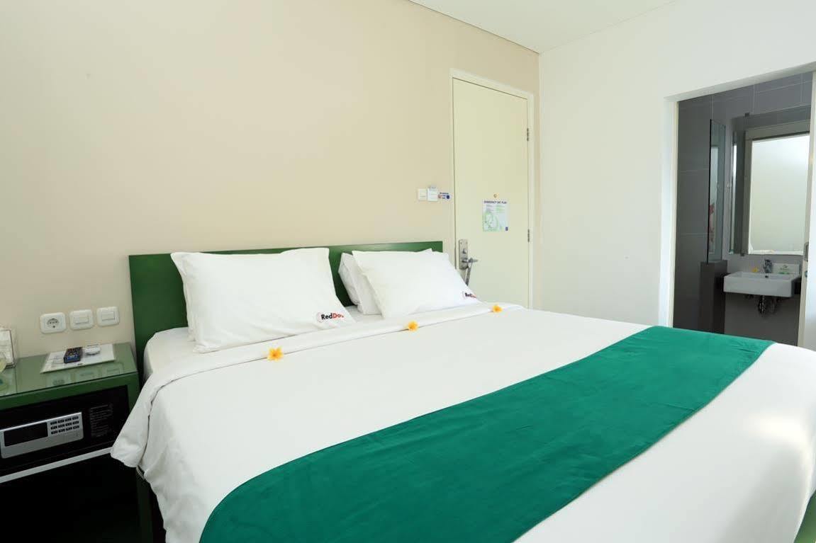 Reddoorz Near Pantai Jerman 호텔 꾸따 외부 사진